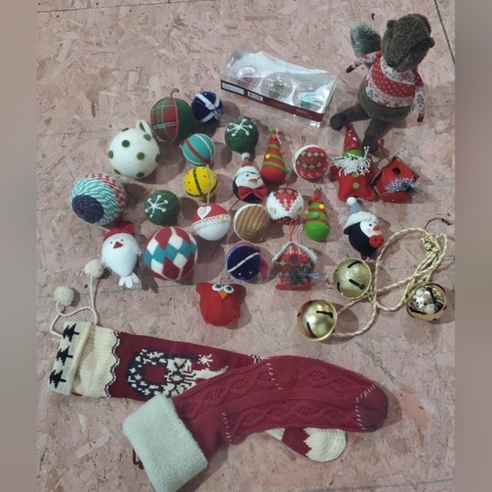Assorted Christmas‎ ornaments